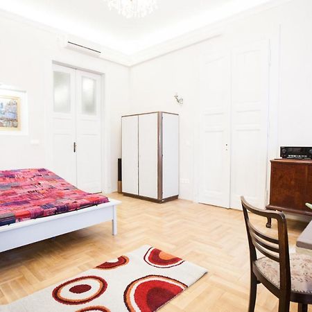 N40 By Small Home Budapest Luaran gambar
