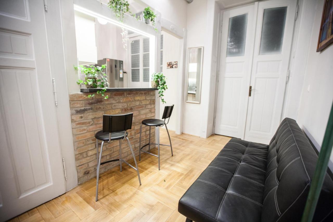 N40 By Small Home Budapest Luaran gambar