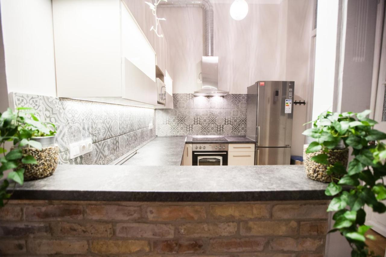 N40 By Small Home Budapest Luaran gambar