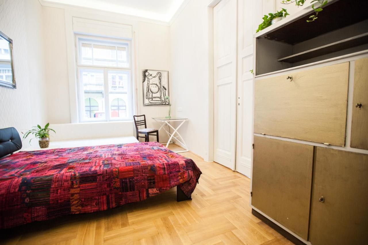 N40 By Small Home Budapest Luaran gambar