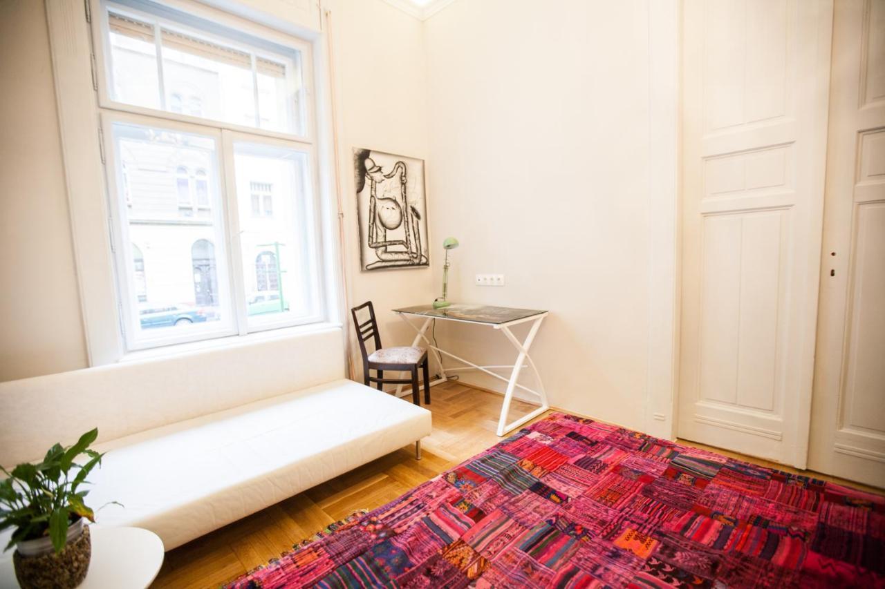 N40 By Small Home Budapest Luaran gambar